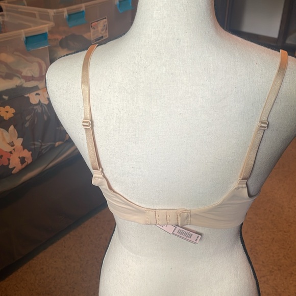 Never Worn Victorias Secret Smooth 36B Nude Bra - Picture 3 of 4